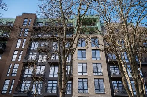 A tall building Stock Photos