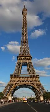 Tall Eiffel Tower in Paris in Vertical Format Foto stock