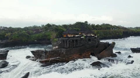 The tall elephant cliffs blocking the waves are covered with green trees and  Foto stock