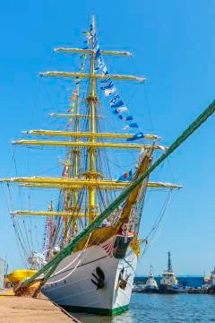 Tall ship at dock Foto stock