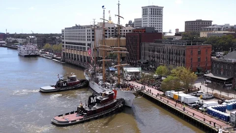 Tall Ship Eagle Docking in Savannah 库存影片 104673994