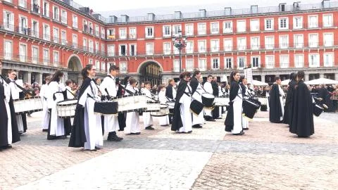 Tamborrada procesión tambores de Pascuas en Madrid Stock Photos
