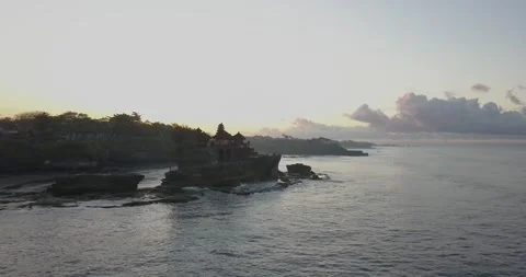 Tanah Lot 4 Stockbeeldmateriaal 150153908