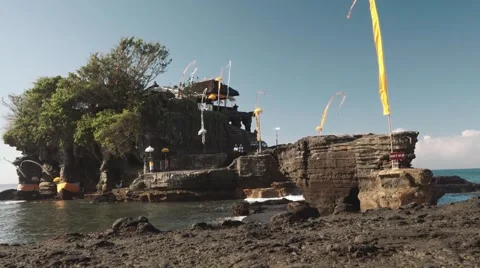 Tanah Lot temple, low angle Stock Footage 61910310