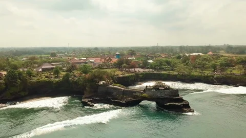 Tanah Lot Temple in the Ocean. Bali, Indonesia 動画素材 102498144