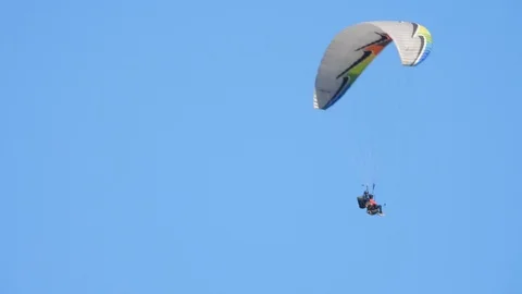 Tandem paragliding. Video stock 97704991