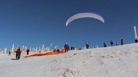 Tandem paragliding Winter Video stock 58875983