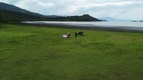 Tandem paramotor just landed on the beach in Paraty, Brazil Video stock 328349610