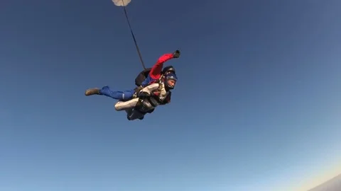 Tandem skydiving. Deployment. 스톡 동영상 80447252