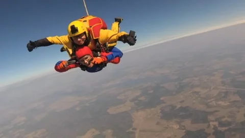 Tandem skydiving. Video stock 89298368