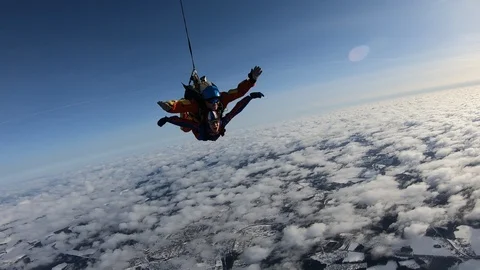 Tandem skydiving Stockbeeldmateriaal 103171007