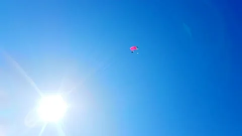 Tandem skydiving is popular to experience the first time at Jurien Bay WA. Vidéo 148799808