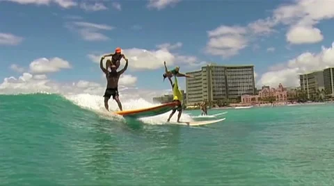 TANDEM SURFING Video stock 51823310