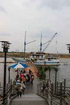 Tangerang, West Java, Indonesia, 2022 - Visitors visiting the Cove Batavia PI Stock-Fotos
