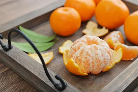 Tangerines on tray Foto stock