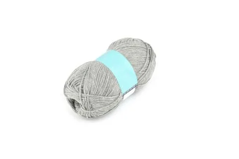 Tangle of yarn with blank label on white background skein Knitting isolated on Foto stock