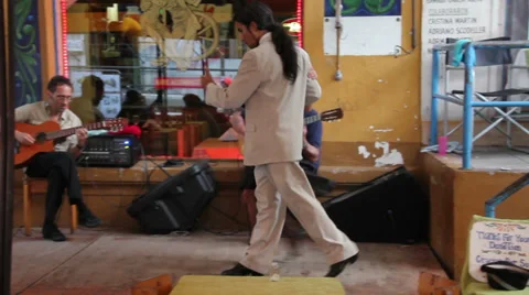 Tango dance on Caminito Stockbeeldmateriaal 33444414