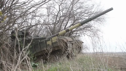 Tank exercises at the training ground. Shots of tanks in motion 스톡 동영상 127273345