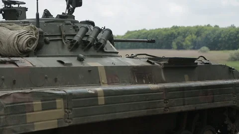 Tank exercises at the training ground. Shots of tanks in motion Vidéo 127542324