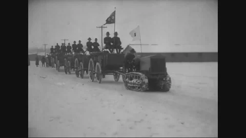 Tank pulls a lot of truck mounted with soldiers - 1917-1918 Vídeos de archivo 83702628