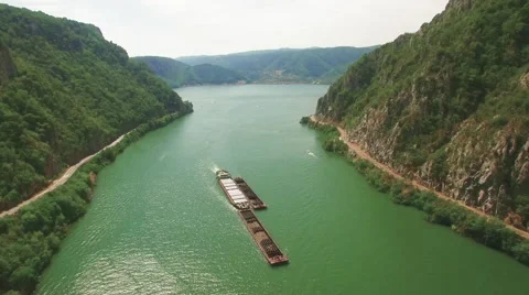 Tanker in Danube canyon Stockbeeldmateriaal 59569671