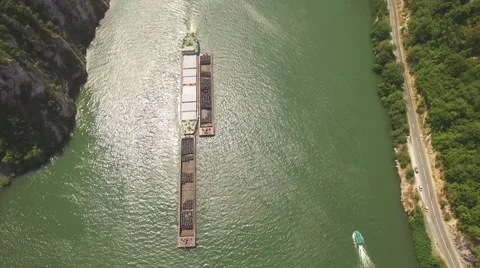 Tanker in Danube canyon Vidéo 59570023