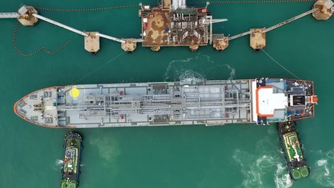 Tanker ship loading in port view from above. 库存影片 102506819