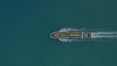Tanker ship loading in port view from above. Vidéo 104667734