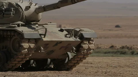 Tanks in the desert before the fight. Stockbeeldmateriaal 59304168