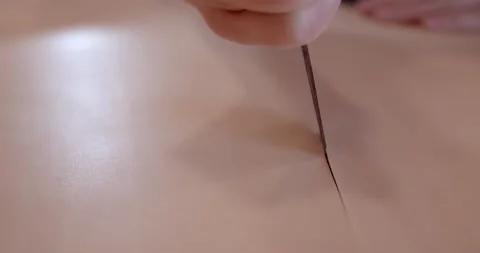Tanner s hand with a knife, close up. Видео 150317694