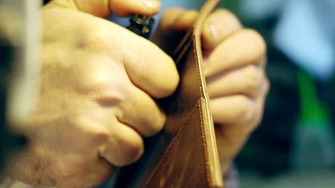 Tanner at work 動画素材 104134330