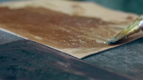 Tanner at work in the workshop Stockbeeldmateriaal 99906634