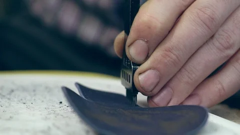 Tanner at work in the workshop 動画素材 99906863