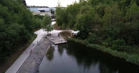 Tanz der DJI Phantom 3 aufgenommen mit DJI Mavic Pro Stockbeeldmateriaal 94550277