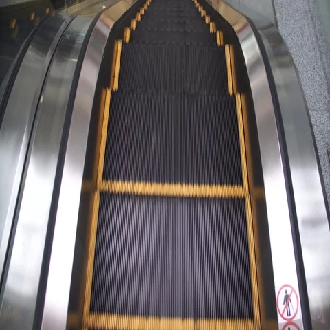 Tape escalator is moving Vídeos de archivo 69535862