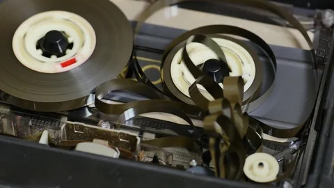Tape loops and tangling in a deck cassette player when the take up spool stops 動画素材 72840162