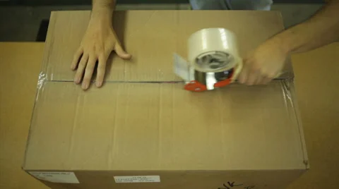Taping a Box 動画素材 33073626