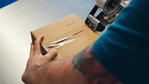 Taping a box up Stock-Footage 331661461