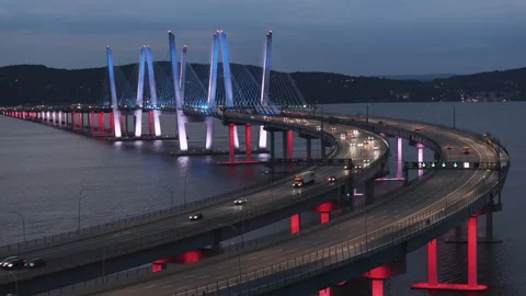 The Tappan Zee Bridge crossing The Hudson River at night Vidéo 339999691