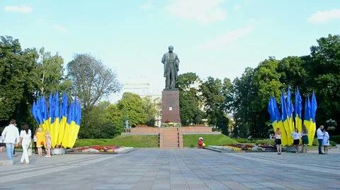 Taras Shevchenko monument with flags in Kiev, Ukraine. Video stock 53857949
