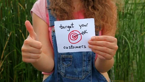 Target your customers 動画素材 77518404