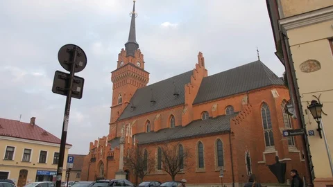 TARNOW, POLAND - Dec 19 2017: Main Church in Town Square in Tarnow, Poland Stock Footage 90255974