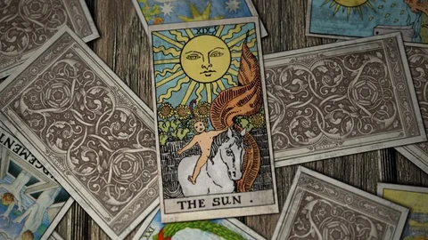 Tarot Fortune Telling, Deck Falls, Wooden Floor. SUN, Smiling Boy, Riding Horse Vídeos de archivo 123903299