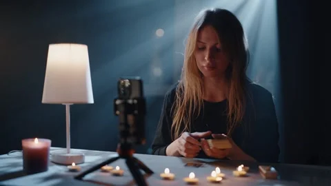 Tarot Reader Analyzes Arcana Cards Vídeos de archivo 295313292