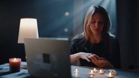 A Tarot Reader Makes A Reading Through A Computer 스톡 동영상 299709429