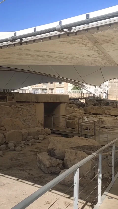Tarxien Temples in Malta: megalithic complex with huge interlocked stone blocks Vídeo Stock 332505849