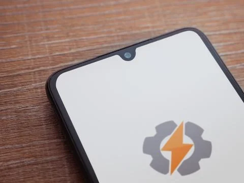 Tasker app launch screen on smartphone on wooden background Foto stock