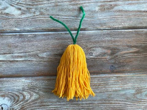 The tassel out of yellow yarn, a tutorial on how to make a monster, Stock Photos