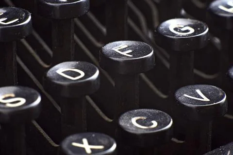 Tasten Tastatur einer antiken verstaubten Schreibmaschine Copyright: xZoon... Stock Photos