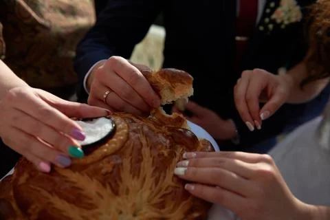 Tasting wedding bread Foto stock